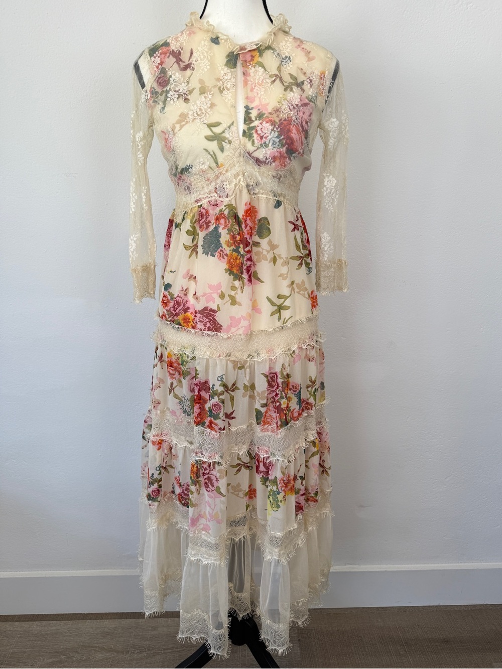 Topshop Size 2 Cream Floral Lace Trim Tiered Long Sleeve Midi Dress